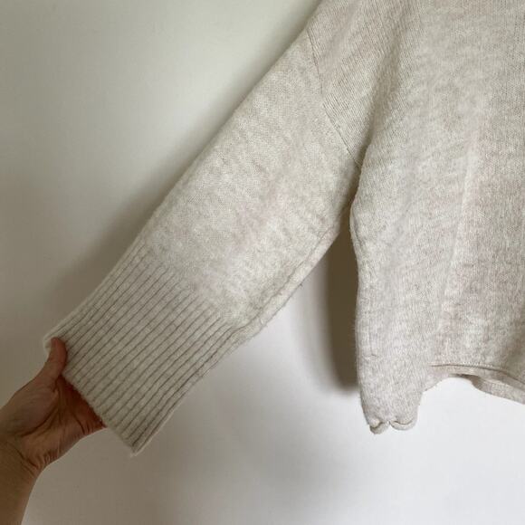 Stradivarius Cream Frayed Hem Turtle Neck Pullover Sweater Women's XS - Picture 3 of 6